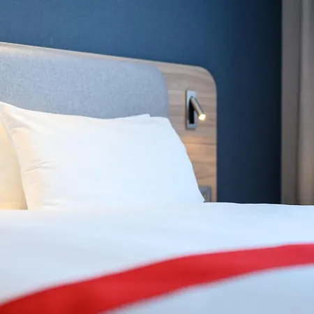Express - Centre By Ihg Hotel 3*