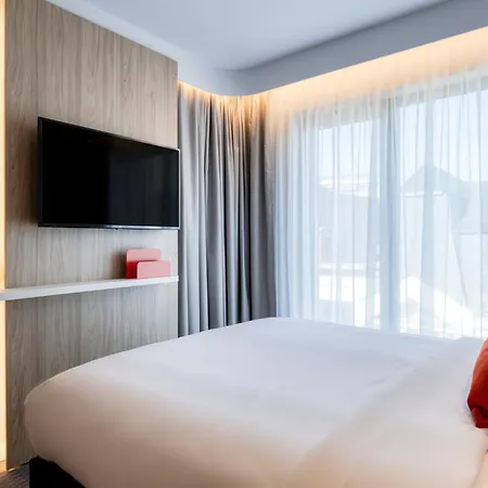 Express - Centre By Ihg Hotel 3*